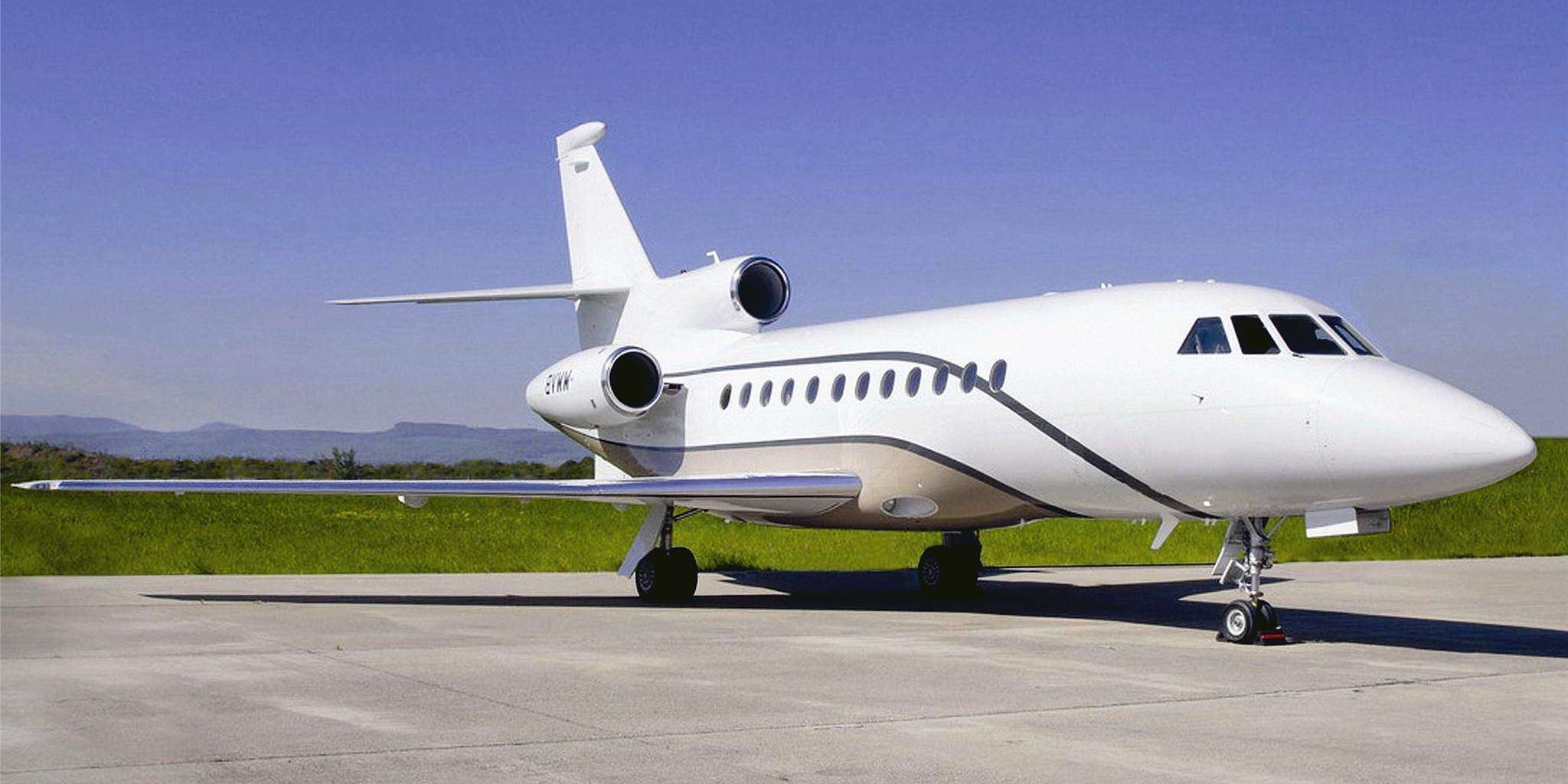 Falcon 900