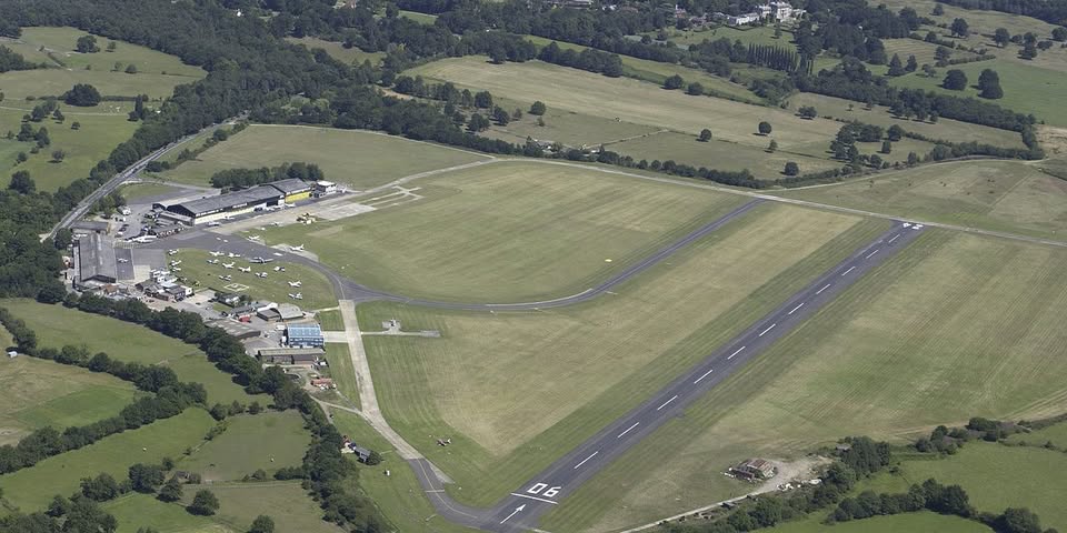 Fairoaks Airfield: Private turboprop flights near London