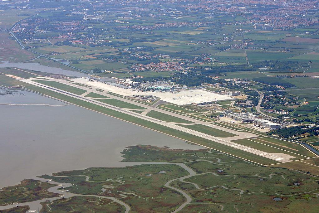 Bezos-Sánchez wedding: Venice private jet traffic surge